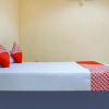 Отель OYO 90923 Makassar Cottage, фото 14