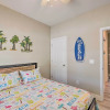 Отель Ocean Isle Beach Home w/ Shared Lanai & Grill, фото 7