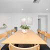 Отель Resortstyle 4BR House With Parking@werribee, фото 14