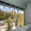 Отель Glacier Lodge - Luxury Condo, фото 22