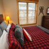 Отель Spacious, Mountain Chic, Close to Ski Lift 1 Bedroom - Tm316 by Redawning, фото 3