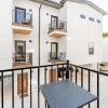 Отель East Downtown 3BR Condo w Fast Wifi and Sleeps 8, фото 13