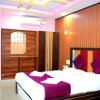 Отель Rooms with 1 king size bedded + 2 single Cart Beds + AC, фото 2