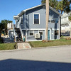 Отель Atlantic Shores Getaway steps from Jax Beach Private House Pet Friendly Near to the Mayo Clinic - UN, фото 1