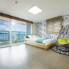 Отель Geojae Beach White Pension, фото 4