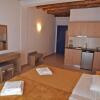 Отель Molos Apartments, фото 4