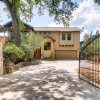 Отель Luxury 4 Bedroom Home in Central Austin в Остине