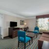 Отель La Quinta Inn & Suites by Wyndham Bakersfield North, фото 12