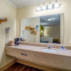 Отель Rodeway Inn & Suites Fort Jackson, фото 10