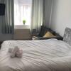 Отель 'The Rockingham' 4 double beds, Netflix TVs, WIFI, parking, фото 5