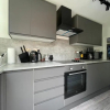 Отель Modern & Spacious Home with Garden and Parking, фото 1