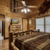 Отель Ern858 - Eagles On High - Great Location! Close To All The Action! 3 Bedroom Cabin by RedAwning, фото 25