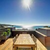 Отель Lorne Beachfront Accommodation в Лорне