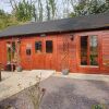 Отель Beautiful 1-bed Log Cabin in Retford Close to A1, фото 1