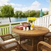 Отель Stylish New England lakeside retreat in the Cotswold Water Park, фото 5
