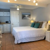 Отель Bridge 1 Bradenton Beach - studio Br Hotel Room, фото 4