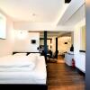 Отель Modern and comfortably furnished apartment in a former coach house, фото 2