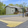 Отель Black Bear Lodge - 1 Mile From Silver Dollar City, фото 1