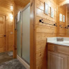 Отель Moonshine Run - One Bedroom Cabin, фото 8