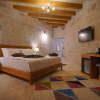 Отель Secret Hill Cave Suites, фото 3