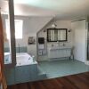 Отель Chambres d'hotes Les Hibiscus в Мезонс-Лаффитте