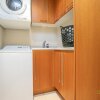 Отель QV Viaduct Charming Apartment with AC WiFi and Parking - 933 в Окленде