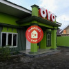 Отель OYO 752 Abz Guest House Syariah, фото 1
