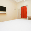 Отель OYO Life 2446 Kost Putri Gubeng Kertajaya, фото 2