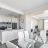 Отель Rideau 2Br Signature Apartment Free Parking, фото 12