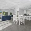 Отель Ocean Views, Luxury Living in Noosa Heads - Unit 2/13 Angler Street, фото 11