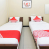 Отель SUPER OYO 890 Dewi Fortuna Guest House, фото 7