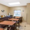 Отель Travelodge by Wyndham Romulus Detroit Airport, фото 17