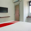 Отель OYO 91593 San San Rooms Apartment Gunung Putri Square, фото 16
