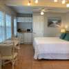 Отель Bridge 1 Bradenton Beach - studio Br Hotel Room в Брадентон-Биче