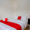Отель RedDoorz near Alun Alun Kudus 2, фото 22