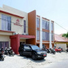 Отель RedDoorz @ Hotel Grand Aulia Majene, фото 16