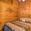 Отель Timber Brooke Cabin: Hot Tub & Central Location!, фото 12
