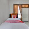 Отель OYO 92806 Penginapan Geby Syariah, фото 3