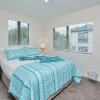 Отель Beautifully Styled 2BR w 2 Carparks & Aircon, фото 6