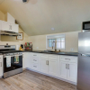 Отель Avalon Cottage < Half-mi to Beaches & Crescent Ave, фото 4