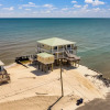 Отель Shamrock Shores Bottom Floor - Large gulf front deck and a private sea wall for fishing! Rent as a 4, фото 14