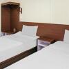 Отель OYO 90221 Makarim Guest House Syariah, фото 13