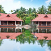 Отель Sterling Houseboats Lake Palace Alleppey, фото 1