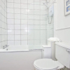 Отель Cosy 2 Bedroom Apartment - Flat 3 Queens Square Brighton, фото 8