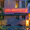 Отель Beds n' Drinks Hostel в Майами-Бич