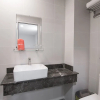 Отель Reddoorz Premium Near Etown 3, фото 48