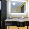 Отель La Quinta Inn & Suites by Wyndham Denver Gateway Park, фото 11