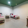 Отель RedDoorz near Pantai Tanjung Pendam 2, фото 14