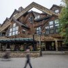Отель Executive - The Inn at Whistler Village, фото 7