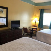 Отель Deluxe Inn & Suites, фото 5